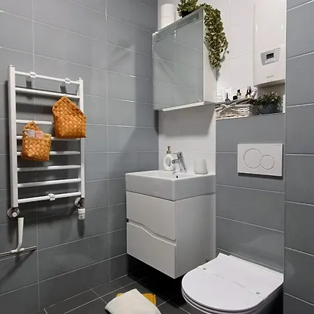 Modern Comfort Near Airport, The Mall, Techpark By Keybox Apartment
